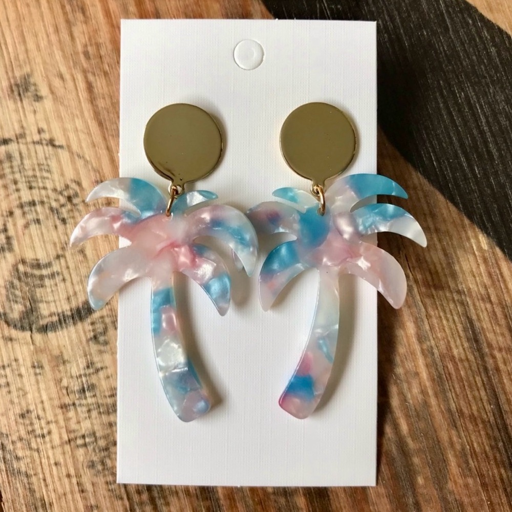 Pastel Lucite Palm Tree Earrings Beachy
Coastal Tropical 2” Blue & Pink
